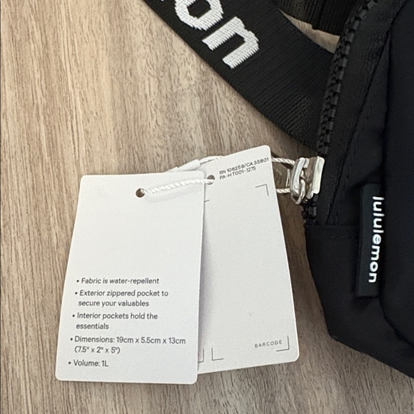 New Lululemon Logo Everywhere Belt Bag 1L Black - Picture 3 of 7